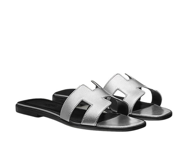 Hermes Hermes Oran Sandal In Nappa Leather With Metallic Finish And Iconic H Cut-Out Gris-Argente Vieilli - view 2
