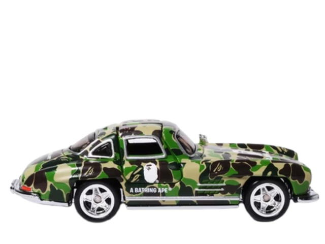 Hot Wheels Hot Wheels x BAPE 1955 Mercedes Benz 300 SL Camo - view 2