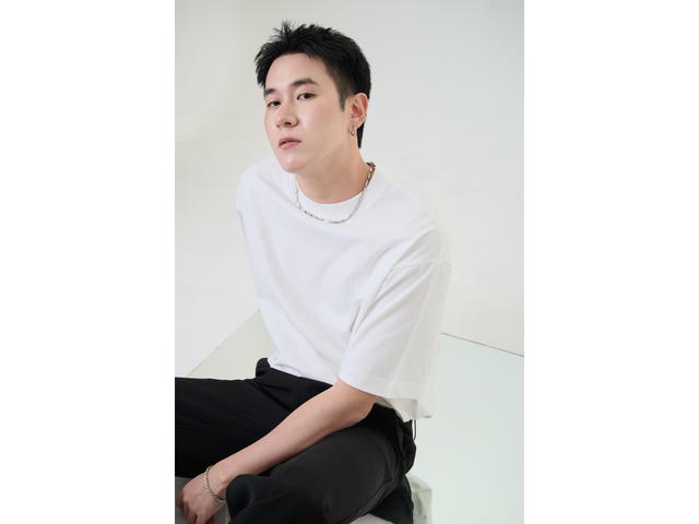 Hype It Hype It Oversized Tee with Embossed Logo White - view 2