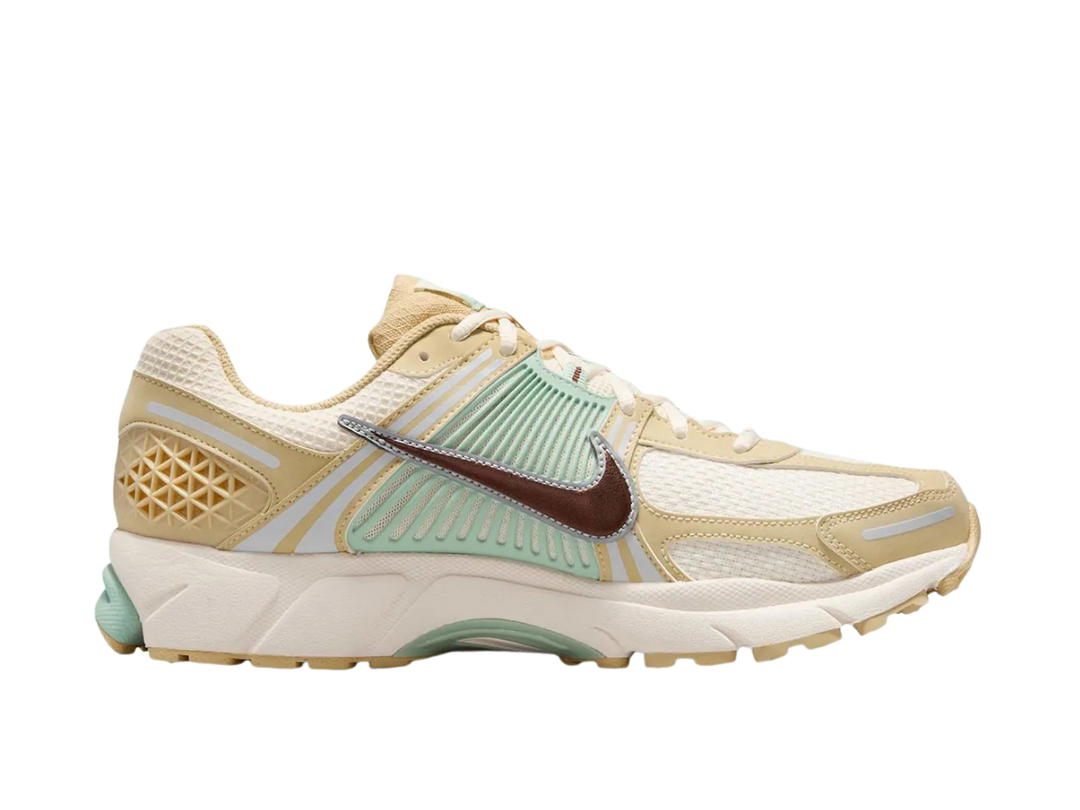Nike Nike Zoom Vomero 5 Team Gold