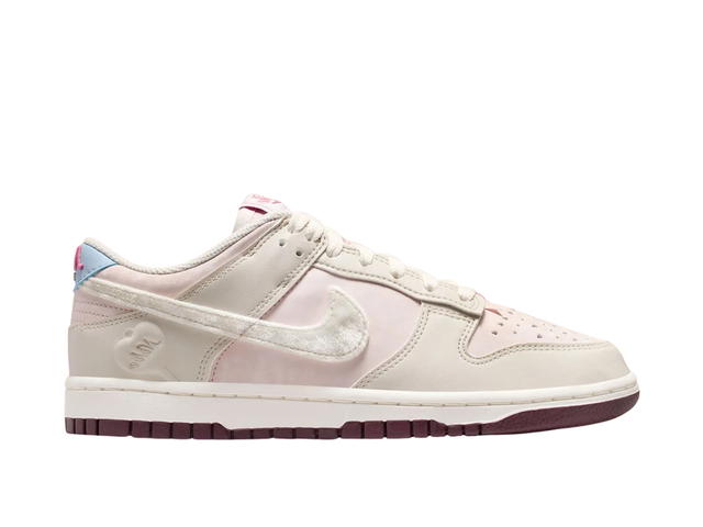 Nike Nike Dunk Low Valentine's Day (W) - view 1