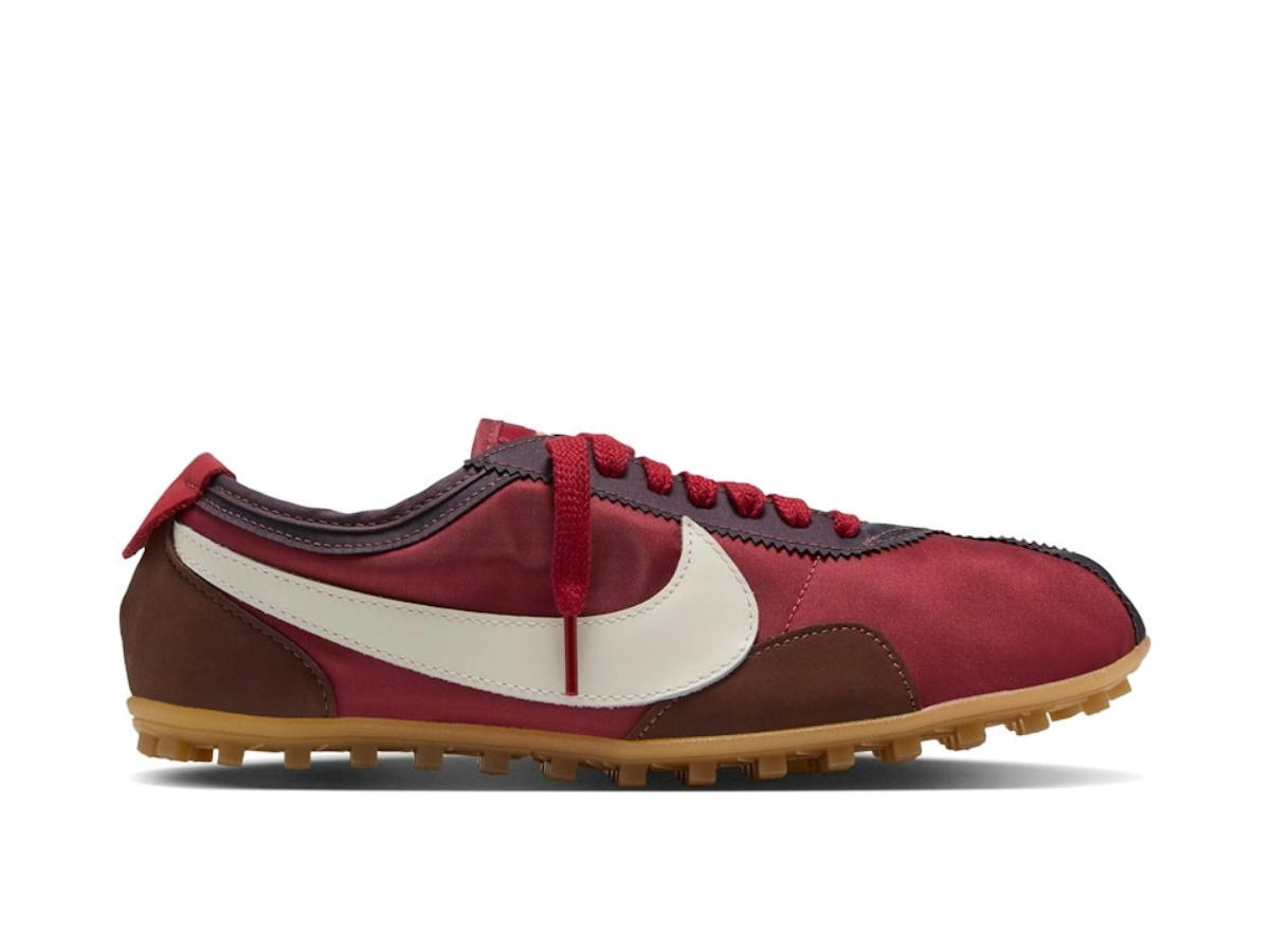 Nike Nike Moon Shoe ESS Mystic Dates Tough Red Gum (Women's)