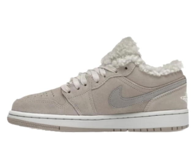 Jordan Jordan 1 Low SE Sherpa Fleece (Women's) - view 2