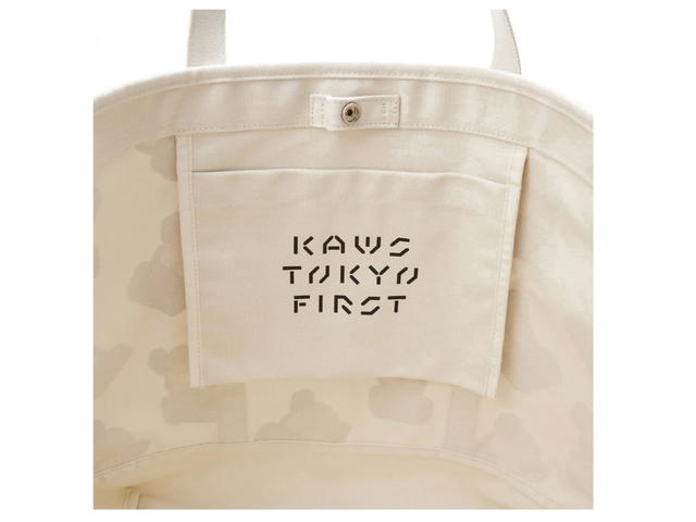 Uniqlo KAWS x Uniqlo Tokyo First Tote Bag Off White - view 2