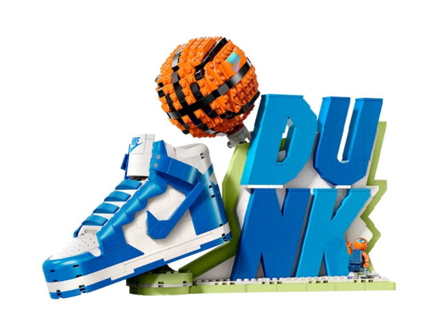Nike Nike Dunk x LEGO Dunk x LEGO Sneaker Building Block Set With Special Edition Minifigure - view 1