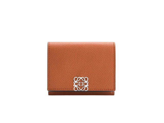 Loewe Loewe Anagram Trifold Wallet In Pebble Grain Calfskin Tan - view 1