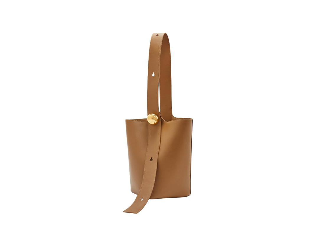 Loewe Loewe Medium Pebble Bucket Bag In Mellow Calfskin Oak