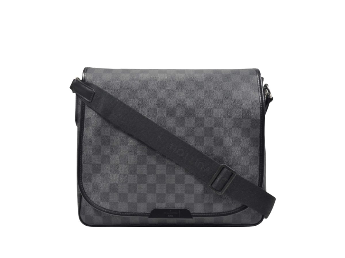 Louis Vuitton Louis Vuitton District MM Messenger Bag