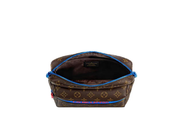 Louis Vuitton Louis Vuitton Outdoor Messenger Bag - view 2