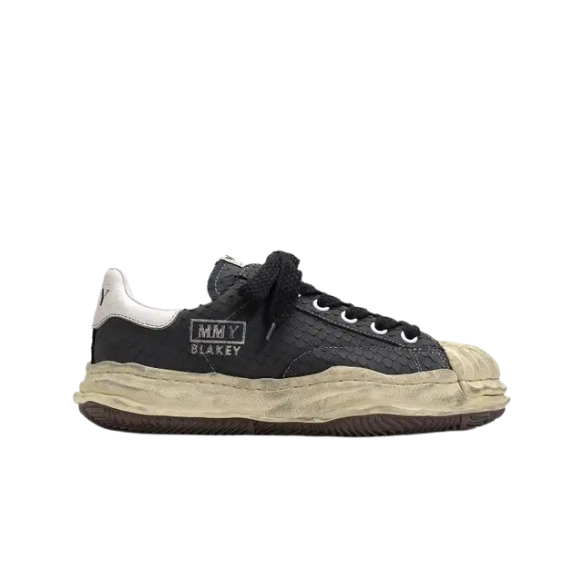 Maison Mihara Yasuhiro Maison Mihara Yasuhiro Blakey OG Sole Distressed Leather Low-top Sneakers Black - view 1