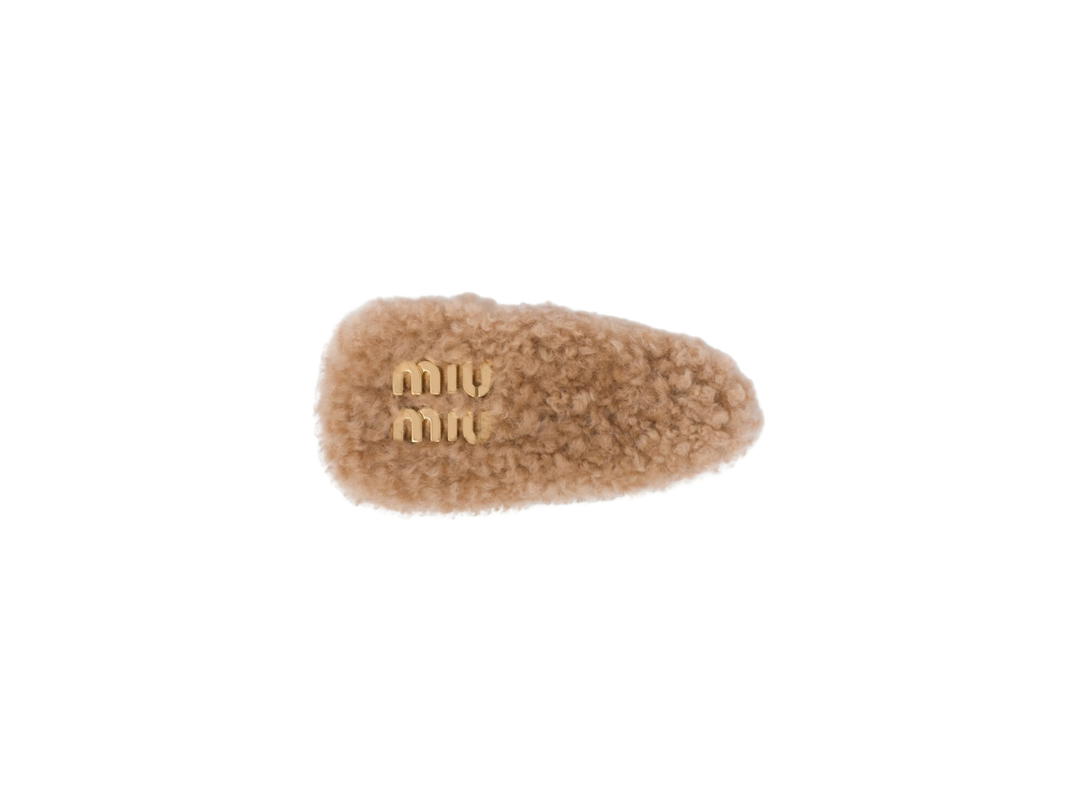 Miu Miu Miu Miu Shearling Hair Clip In Metal Lettering Logo Caramel