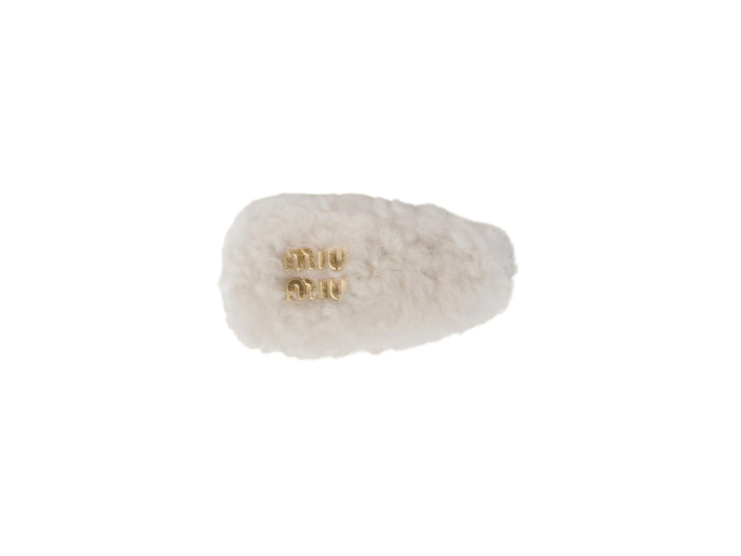 Miu Miu Miu Miu Shearling Hair Clip In Metal Lettering Logo Ivory
