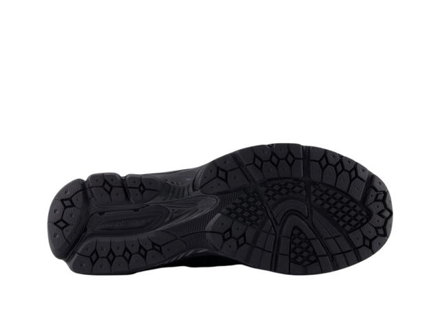 New Balance New Balance 1906L Black Suede - view 3
