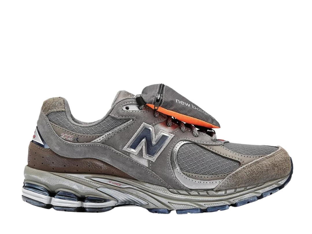 New Balance New Balance 2002R Grey Brown Pouch