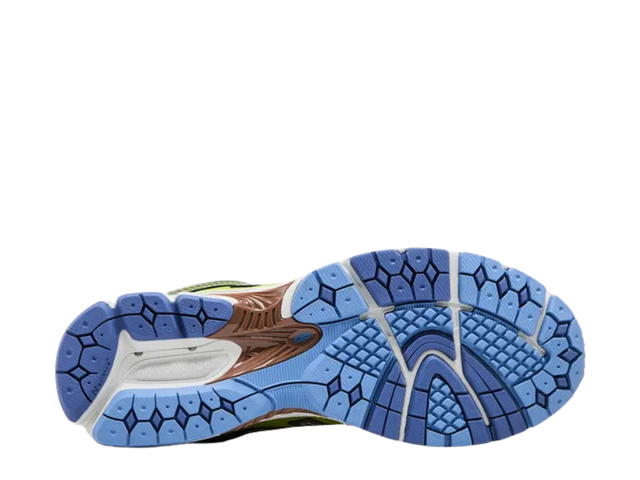 New Balance New Balance 860v2 Up There 2000's Tropes - view 4