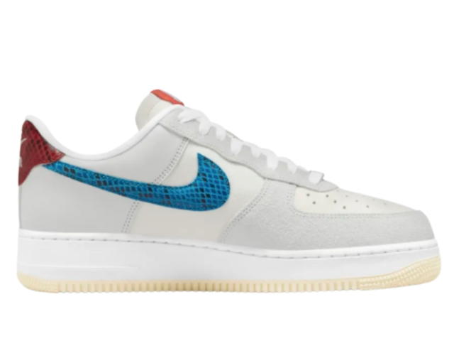 Nike Nike Air Force 1 Low SP Undefeated 5 On It Dunk vs. AF1 - view 1