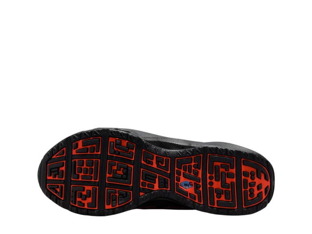 Nike Nike Air Max SNDR GORE-TEX Dark Smoke Grey and Fire Red - view 6