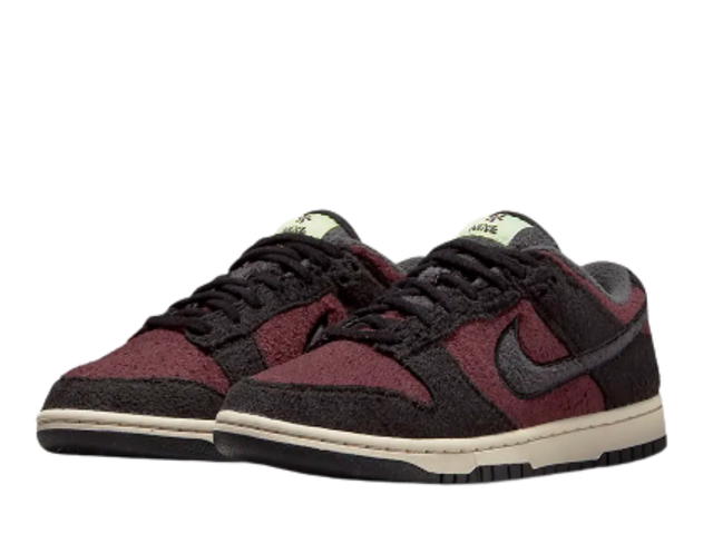Nike Nike Dunk Low SE Fleece Pack Burgundy Crush (Women's) - view 3
