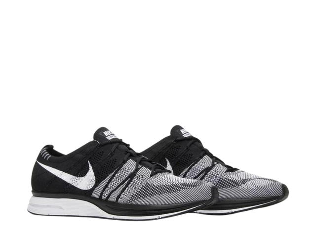 Nike Nike Flyknit Trainer Oreo - view 3