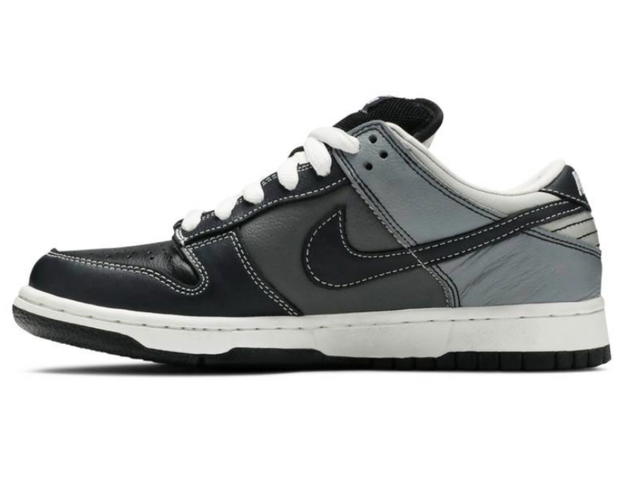 Nike Nike SB Dunk Low Lunar Eclipse (East) - view 2
