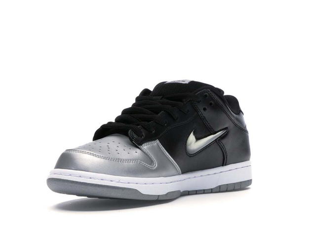 Nike Nike SB Dunk Low Supreme Jewel Swoosh Silver - view 3
