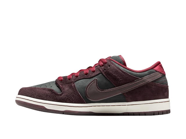 Nike Nike SB Dunk Low x Riot Skateshop Mahogany And Team Red - view 2