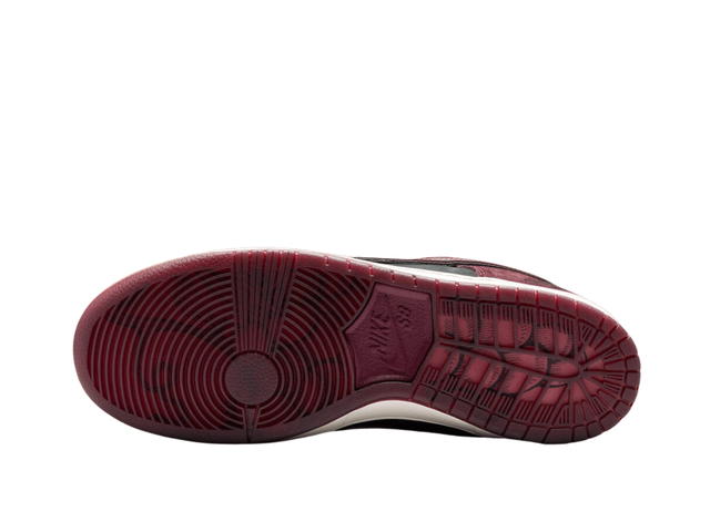 Nike Nike SB Dunk Low x Riot Skateshop Mahogany And Team Red - view 4
