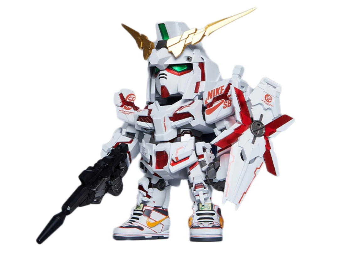 Nike Nike SB x Bandai Gundam Unicorn QMSV RX-0 (Destroy Mode) Action Figure