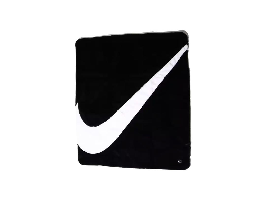 Nike Nike Sportswear Faux Fur Blanket Black White