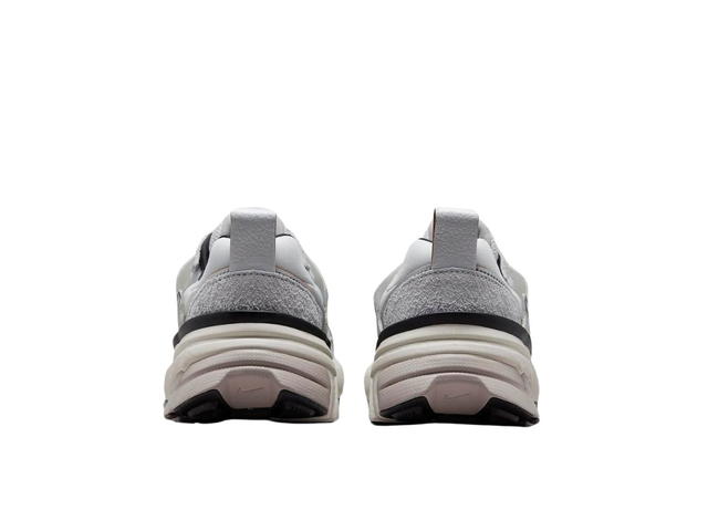 Nike Nike V2K Run Pure Platinum Chrome (Women's) - view 4