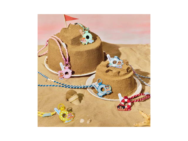 Pop Mart (เช็คการ์ด) Pop Mart Glug-Glug Crybaby Vacation Mode On Series-Long Lanyard Blind Box - view 3