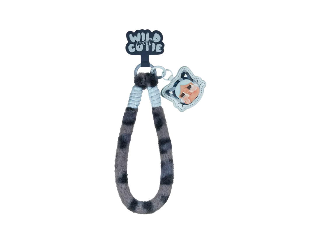 Pop Mart (เช็คการ์ด) Pop Mart Denim Cutie Crybaby Wild But Cutie Series-Phone Charm Blind Box Multicolor