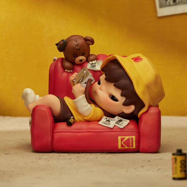 Pop Mart Pop Mart Hirono x Kodak Click Figure - view 2