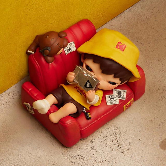Pop Mart Pop Mart Hirono x Kodak Click Figure - view 3