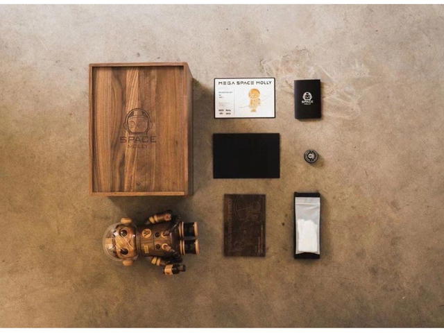 Pop Mart Pop Mart Mega Space Molly Hidden Gold Without Trace Wood 400% (Limited Edition Of 99 Pieces) - view 5