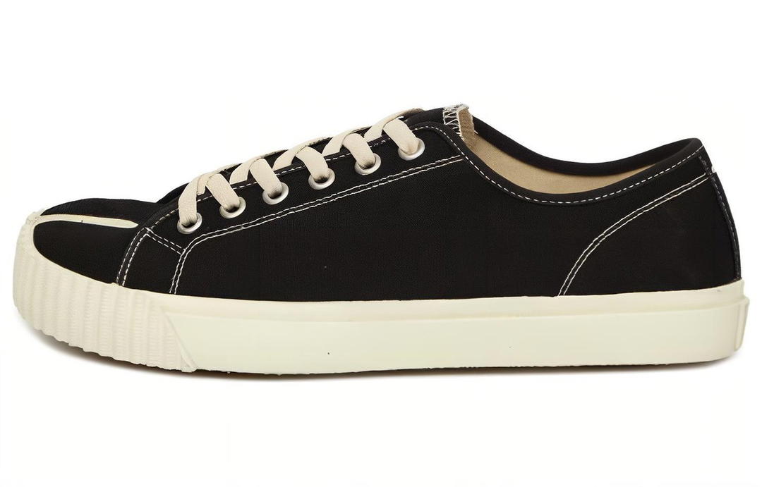 Maison Margiela Maison Margiela Tabi Low Top Sneakers - Black