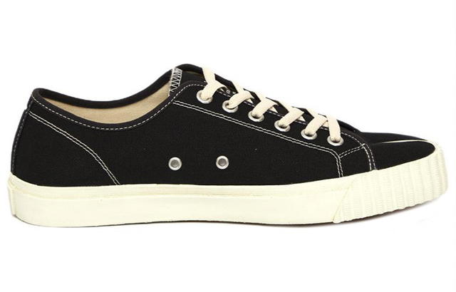 Maison Margiela Maison Margiela Tabi Low Top Sneakers - Black - view 2
