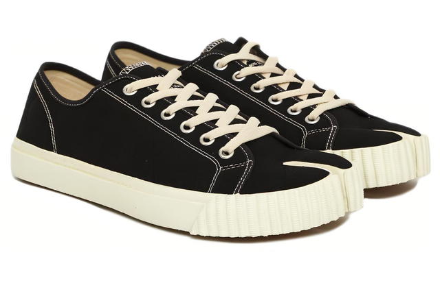 Maison Margiela Maison Margiela Tabi Low Top Sneakers - Black - view 3