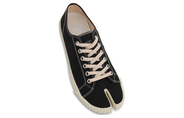 Maison Margiela Maison Margiela Tabi Low Top Sneakers - Black - view 5