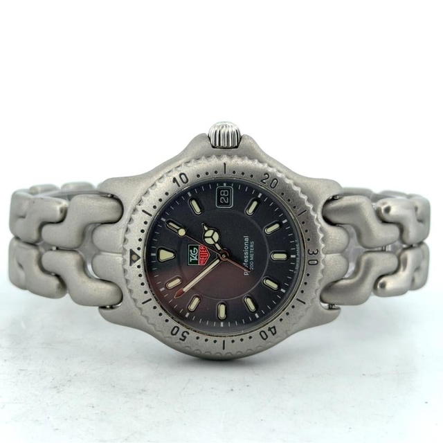 Tag Heuer Tag Heuer SEL Professional 200m Quartz Mid Size Watch Grey - view 2