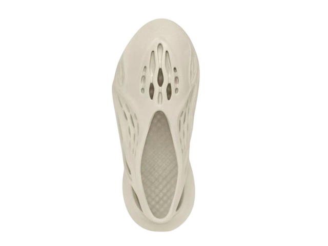 adidas adidas Yeezy Foam RNR Sand (Kids) - view 3