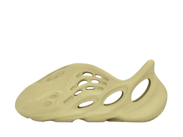 adidas adidas Yeezy Foam RNNR Sulfur (Kids) - view 2